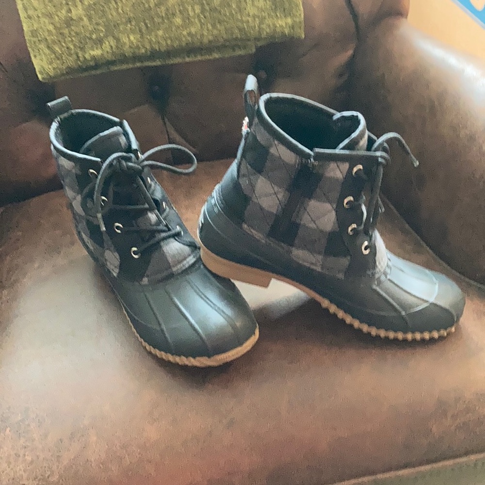 Lace up snow/rain boots